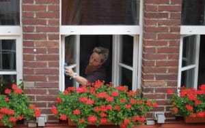 Quelques gestes quotidiens pour Nettoyer sa Maison sans mal