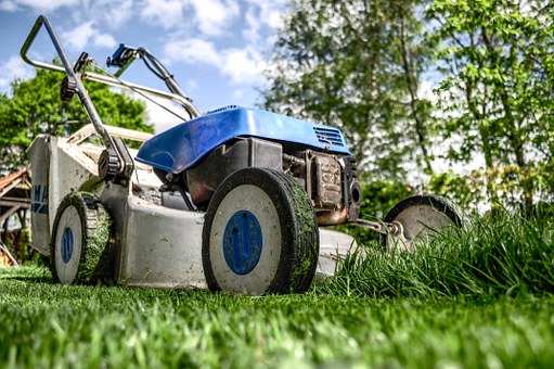 La tondeuse à gazon est l’alliée parfaite pour une décoration éxterieure