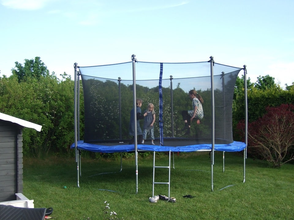 Un trampoline procure toujours du bonheur pour petits et grand.