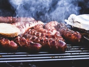 La température du barbecue à gaz est réglable de manière précise