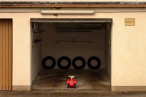 La porte de garage doit être pensée pour durer et surtout assurer le maximum de sécurité