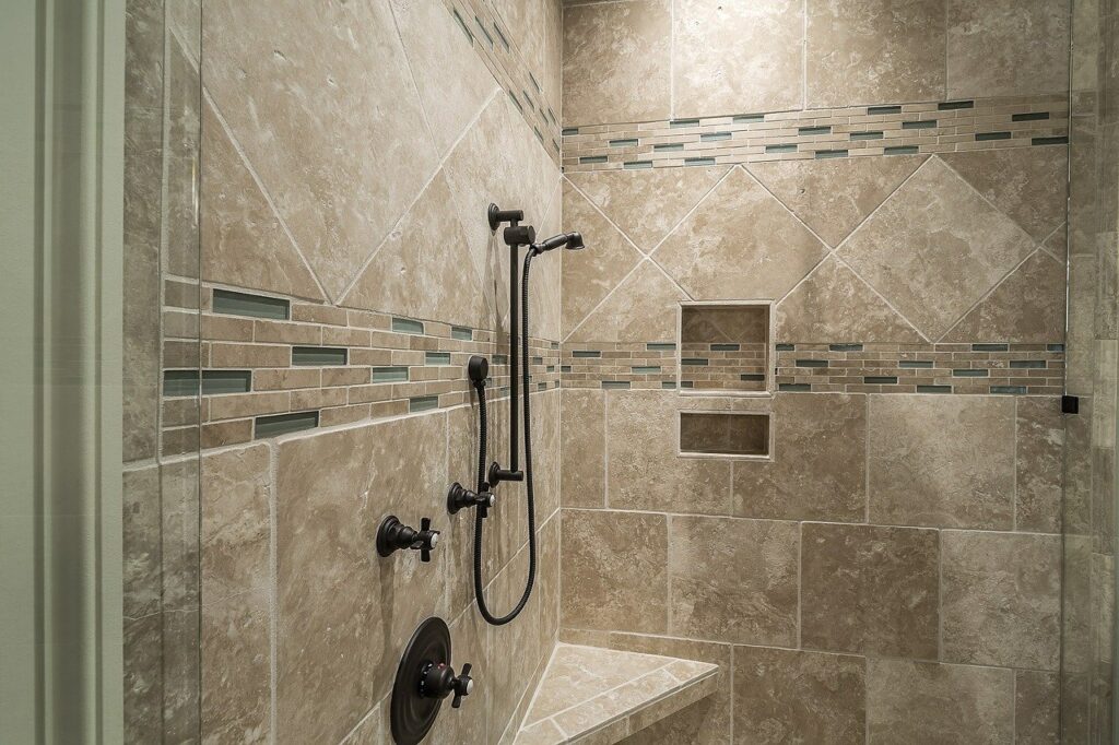 petite salle de bain moderne