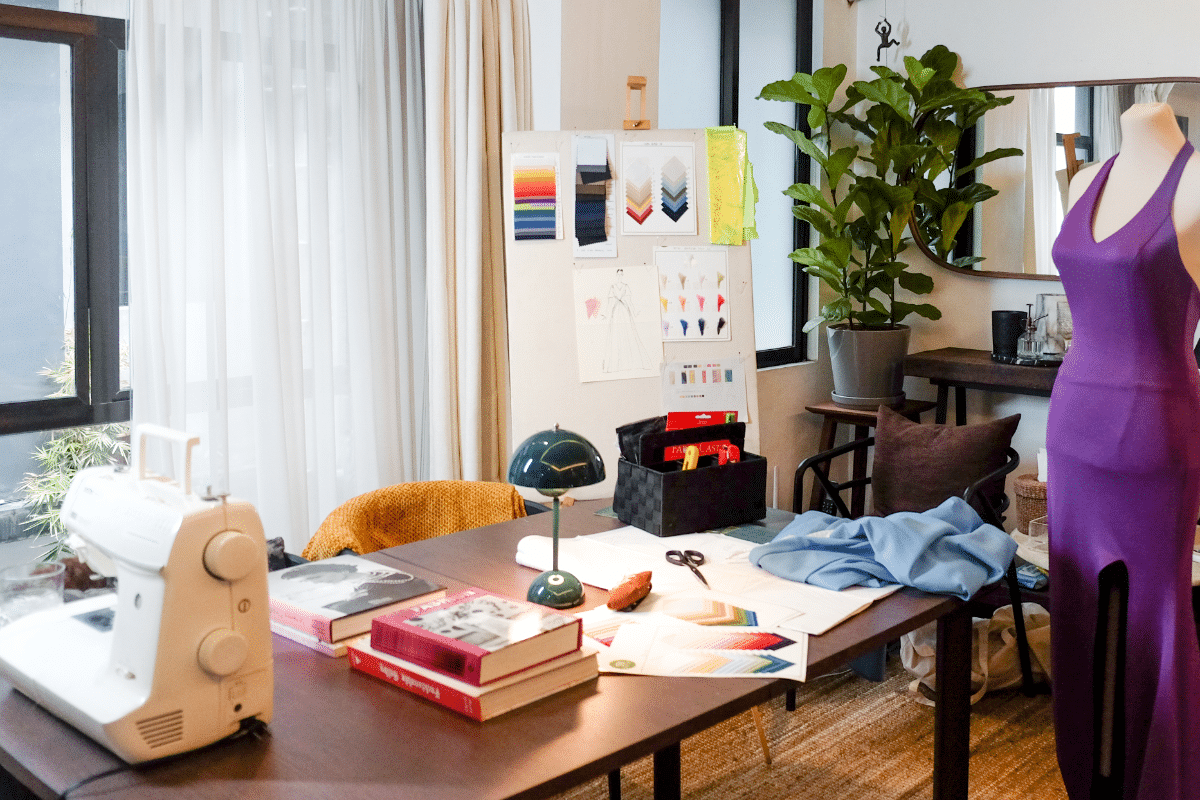 bureau avec un plan de travail