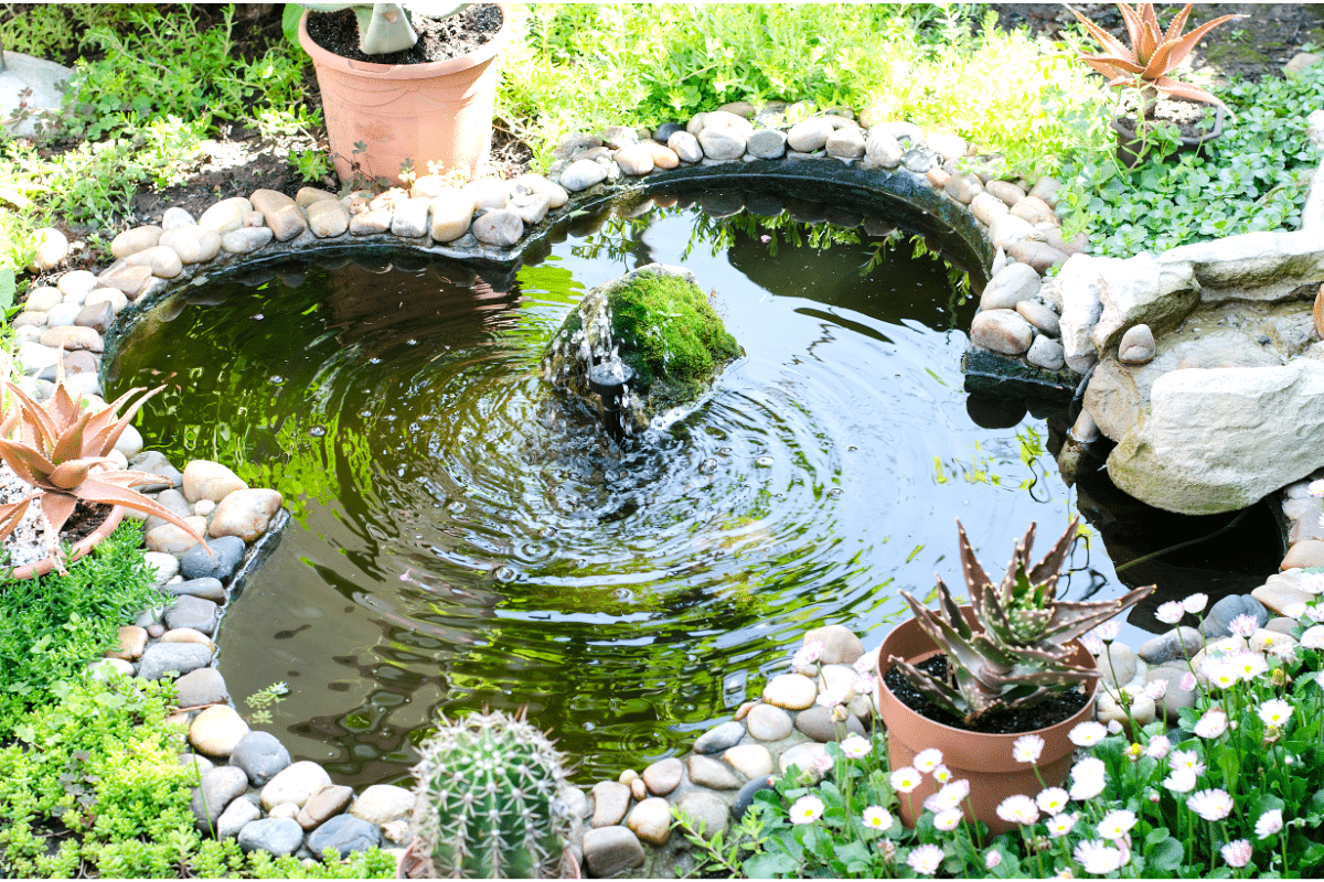 Fabriquer soi-même une fontaine de jardin en pierre - Avant Gardening