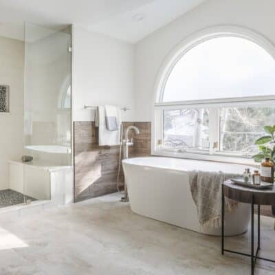 Salle de bain claire
