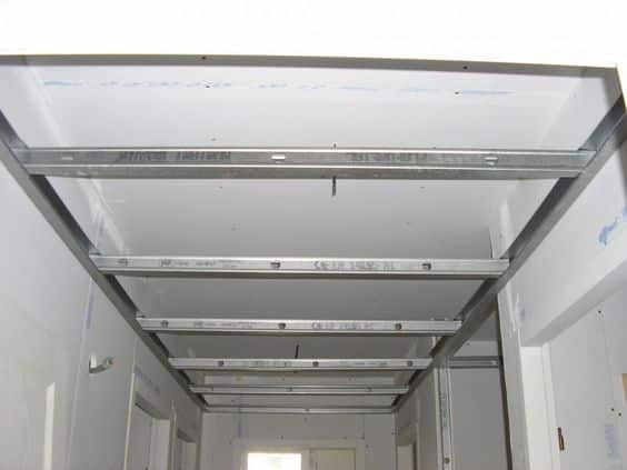 fixation rail placo plafond