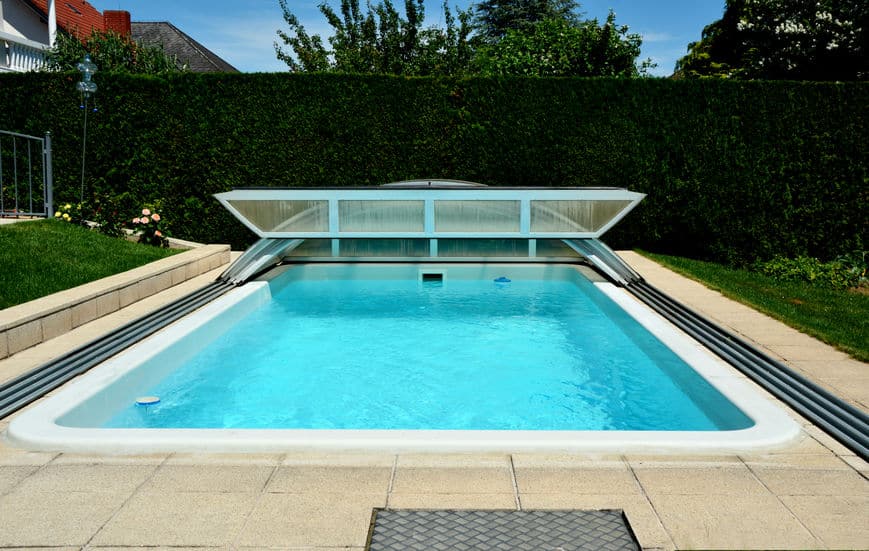 Pourquoi un modèle plat pour votre abri de piscine