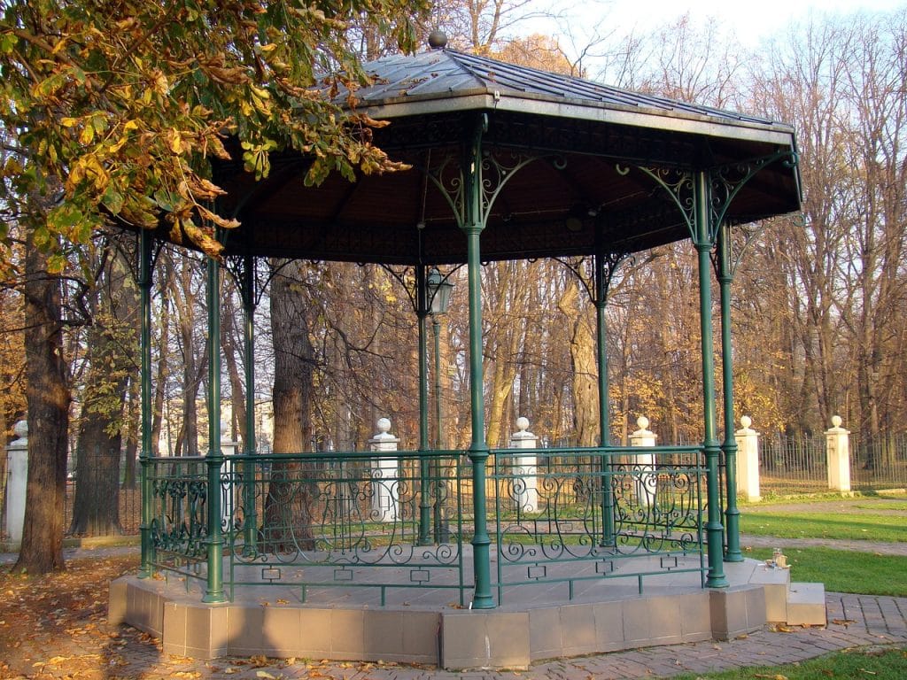 Les avantages d'une gloriette en fer forgé