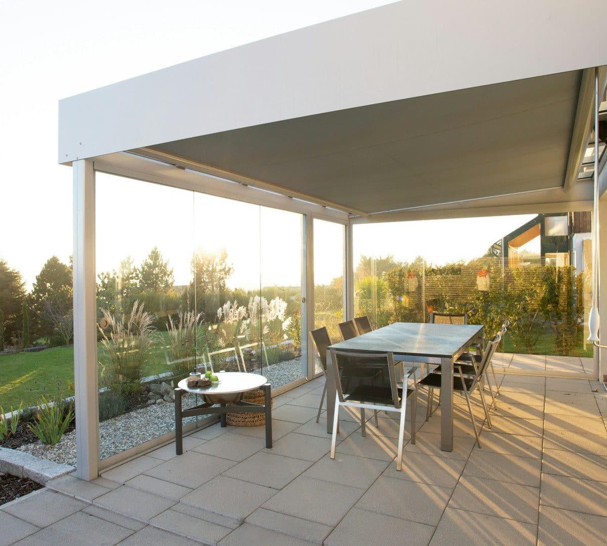 Pergola bioclimatique : un espace 100 % personnalisable à l'extérieur !