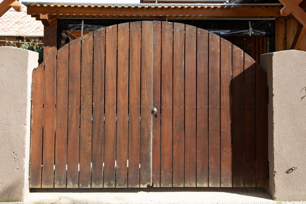 Bien choisir son portail en bois