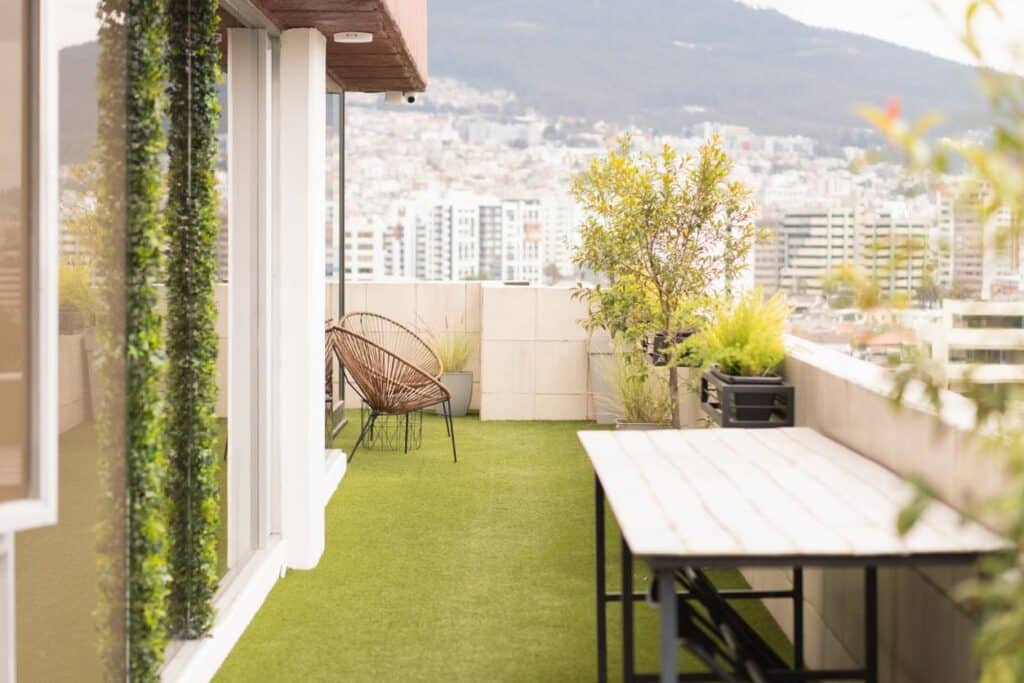 Aménagement balcon coin lecture