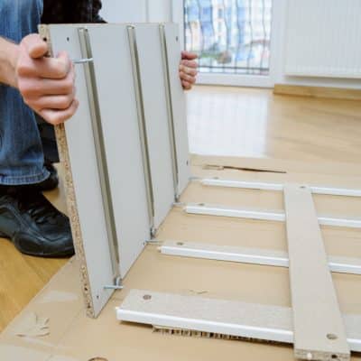 Comment fabriquer une porte de placard coulissante