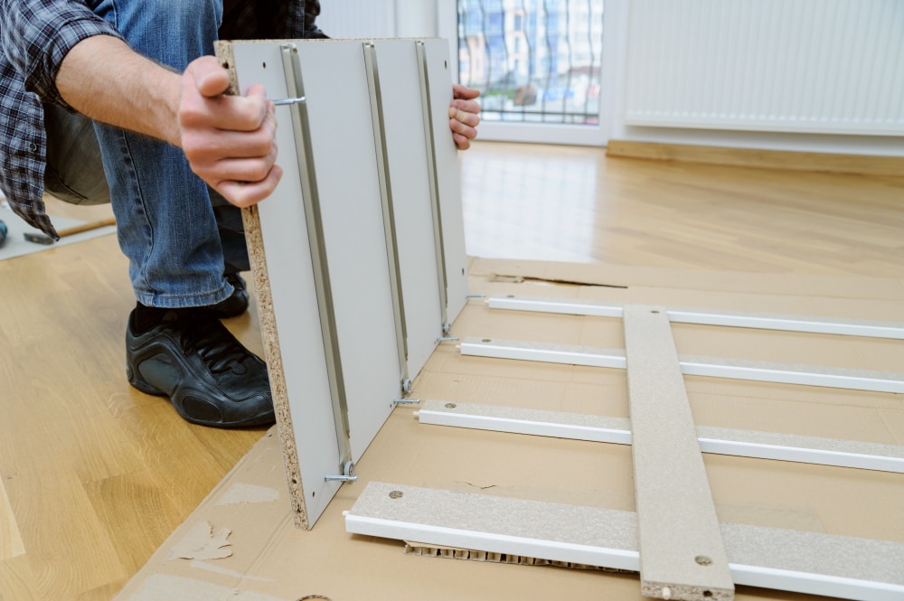 Comment fabriquer une porte de placard coulissante